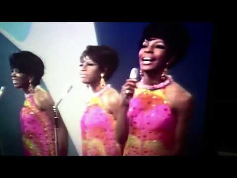 Martha Reeves & The Vandellas “Down By The Riverside” 1968 TV appearance