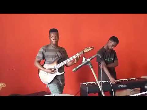 sakade style 🔥🔥🎸🎹🥁 .drummer was on fire 🔥🤣 amazing groove👌💯