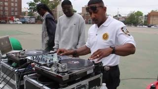 Download lagu NYPD Officer Masterful Turntable Skills mp3 Download lagu NYPD Officer Masterful Turntable Skills mp3