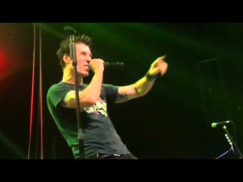 cpm22 e dinho ouro preto - Sheena is a Punk Rocker - ramones 2 anos radio cidade 24/03/16