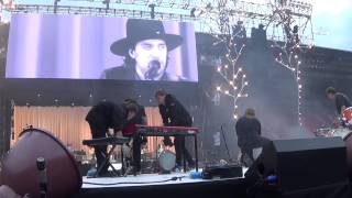 Arms of Salvation - the common linnets tijdens opbouwen podium B WTF?