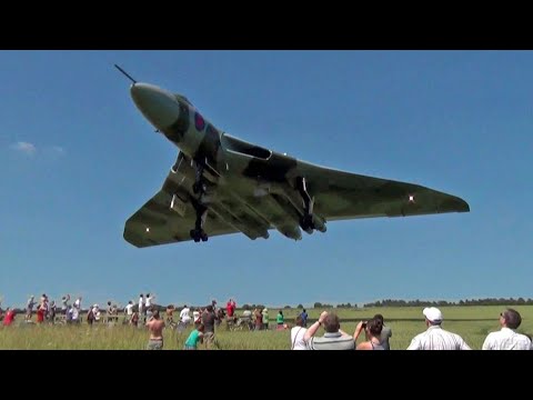 The Greatest Low Flybys & Airshow Moments " Bobsurgranny " ( Episode 3 )