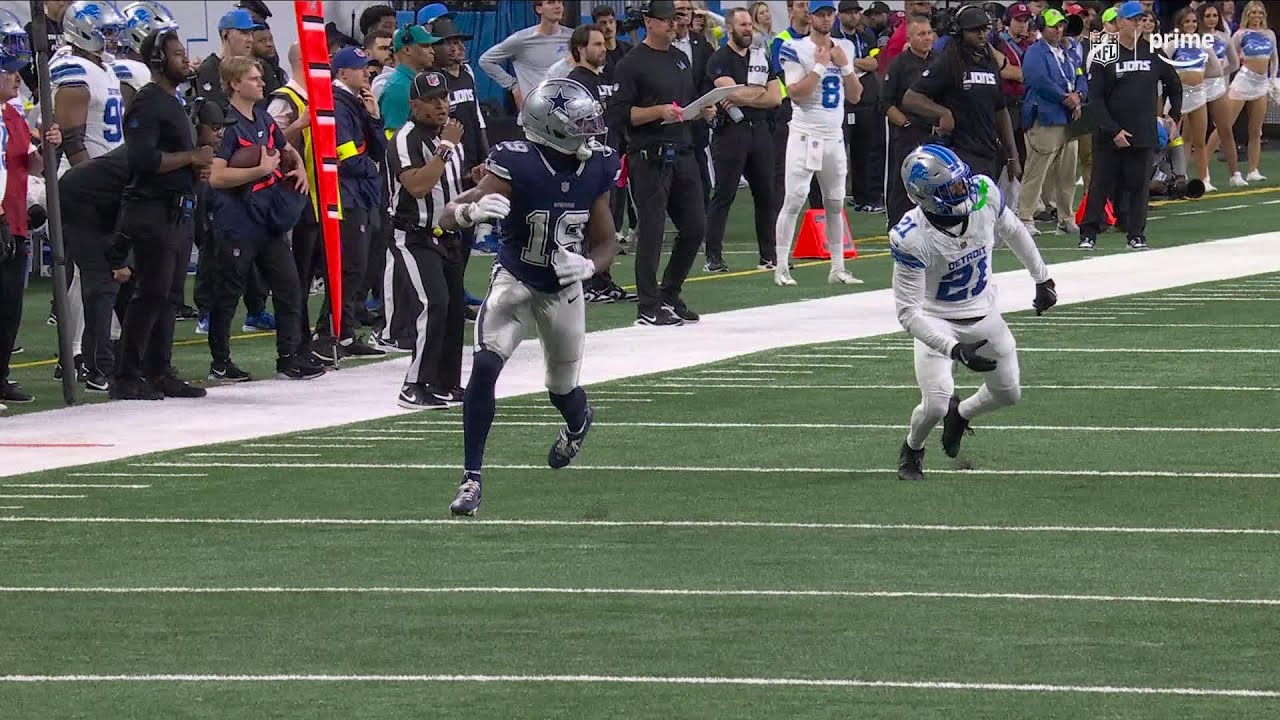 Flournoy finds a hole in the defense for a Dallas' TD