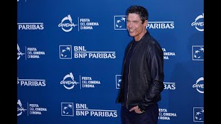 Mani Nude, Alessandro Gassmann: «Dobbiamo indagare il mondo che ci circonda»