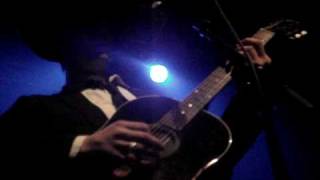 Pete doherty a little death around the eyes + salome au bataclan