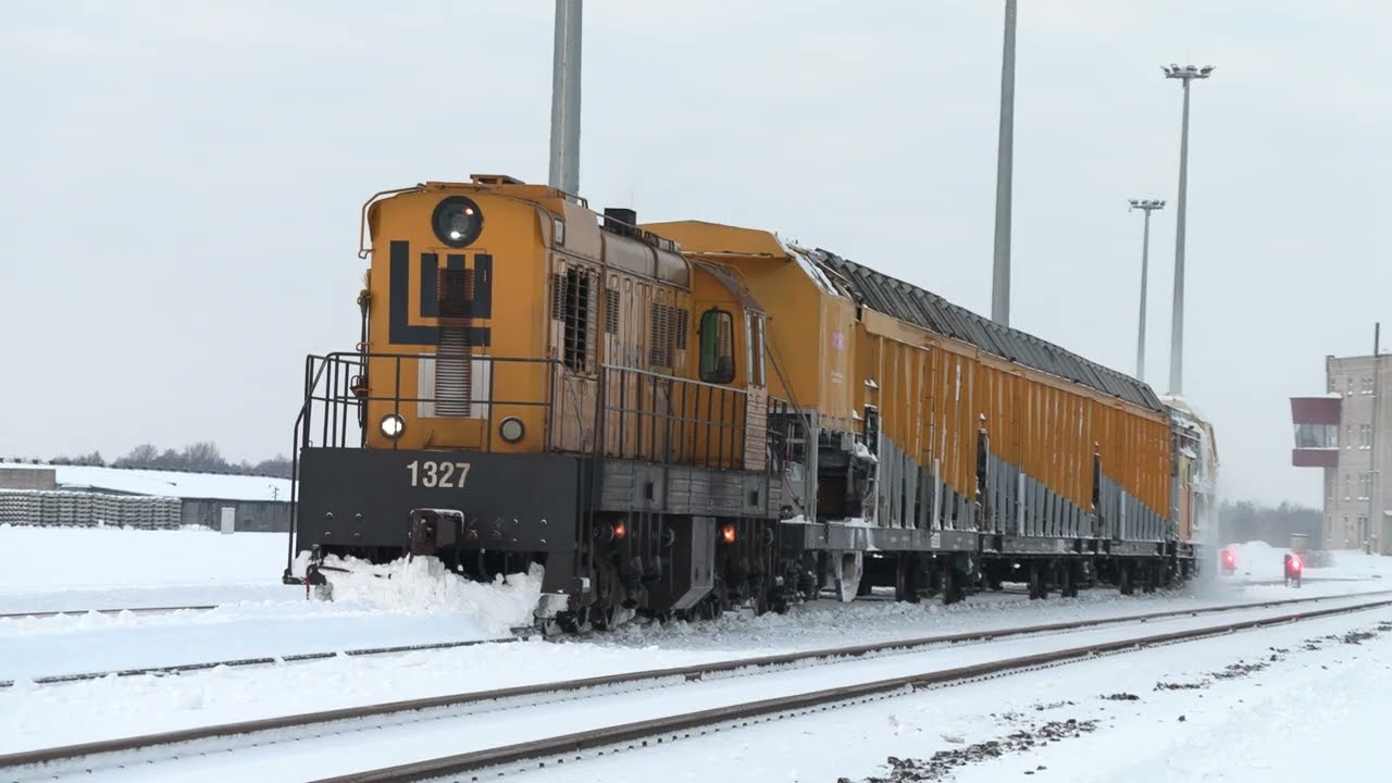 Тепловоз ЧМЭ3-4325 + снегоуборочная машина СМ-2 / CME3-4325+SM-2 snow plough