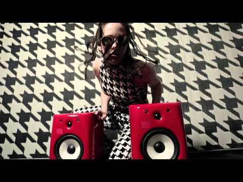 Toni and Ash - Groove