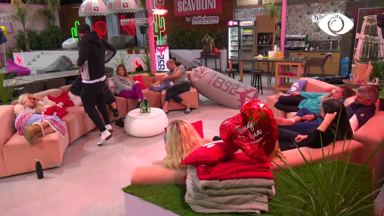 Nuk ka hatërmbetje këtu brenda/ Banorët bisedojnë