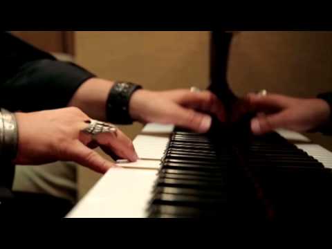 ELİF TURAN FT ISKENDER PAYDAS CAM KENARI HD 720p