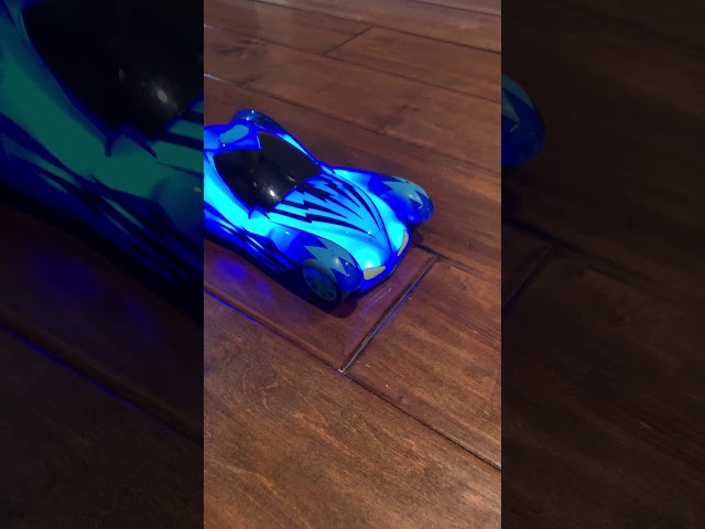 Vídeo relacionado con PJ Masks F2135 Deluxe Vehicle Preschool, Cat-Car Toy with Catboy Action Figure for Kids Ages 3 and Up, Black