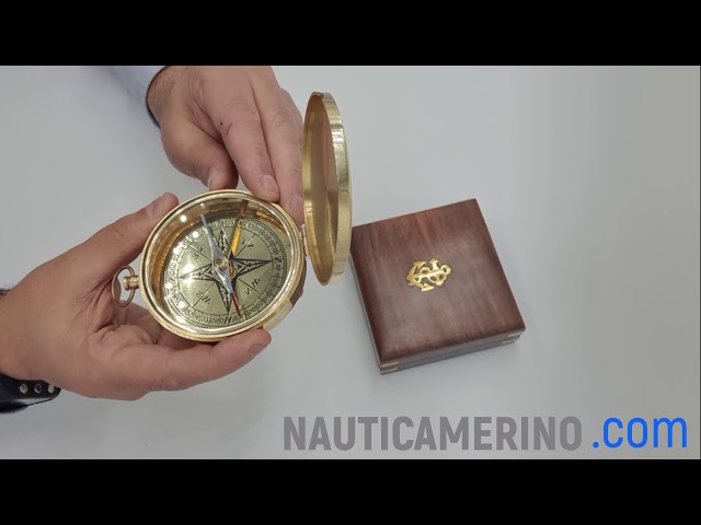 Vídeo relacionado con WOANIN Brújula grabada, brújula antigua, brújula de bolsillo, personalizada, idea de regalo náutica para novio y seres queridos