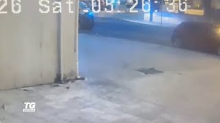 Bakari Sako, spunta il video di un'ambulanza che passò da piazza Fontana durante l'aggressione al...