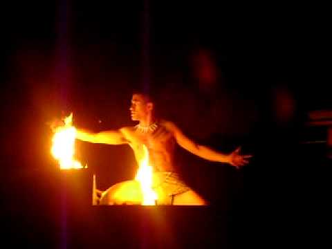 Traditional hawaiian fire dancer from Maui   Sexy!!!