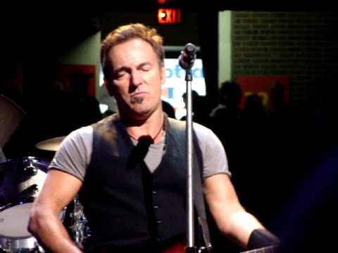 download lagu mp3 mp4 Bruce Springsteen When You Walk In The Room, download lagu Bruce Springsteen When You Walk In The Room gratis, unduh video klip Bruce Springsteen When You Walk In The Room