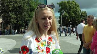 Державне свято: харків’яни поклали квіти до монументу Незалежності
