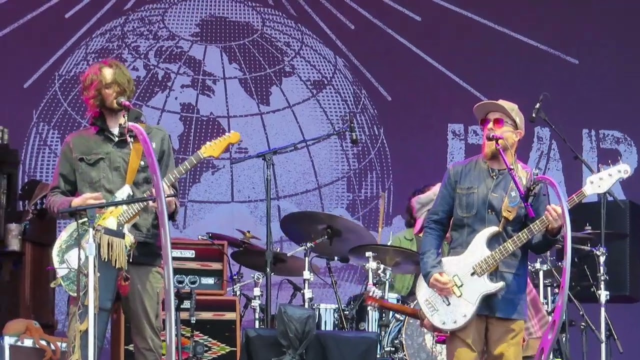 Neil Young & the Chrome Hearts Love Earth Tour 2025 Stuttgart. Love To Burn