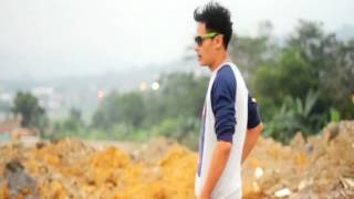 Download lagu 703 RICHARD -  AKU BUKAN DIRINYA VIDIO CLIP mpg 3 mp3