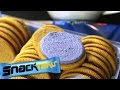 Snacktaku Eats Blueberry Pie Oreos