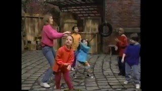 Sesame Street - &quot;The Silly Squirrel Dance&quot;