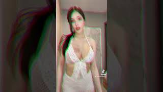 【おっぱい】 乳チラ ちょっと見えすぎ？ tiktok #Shorts