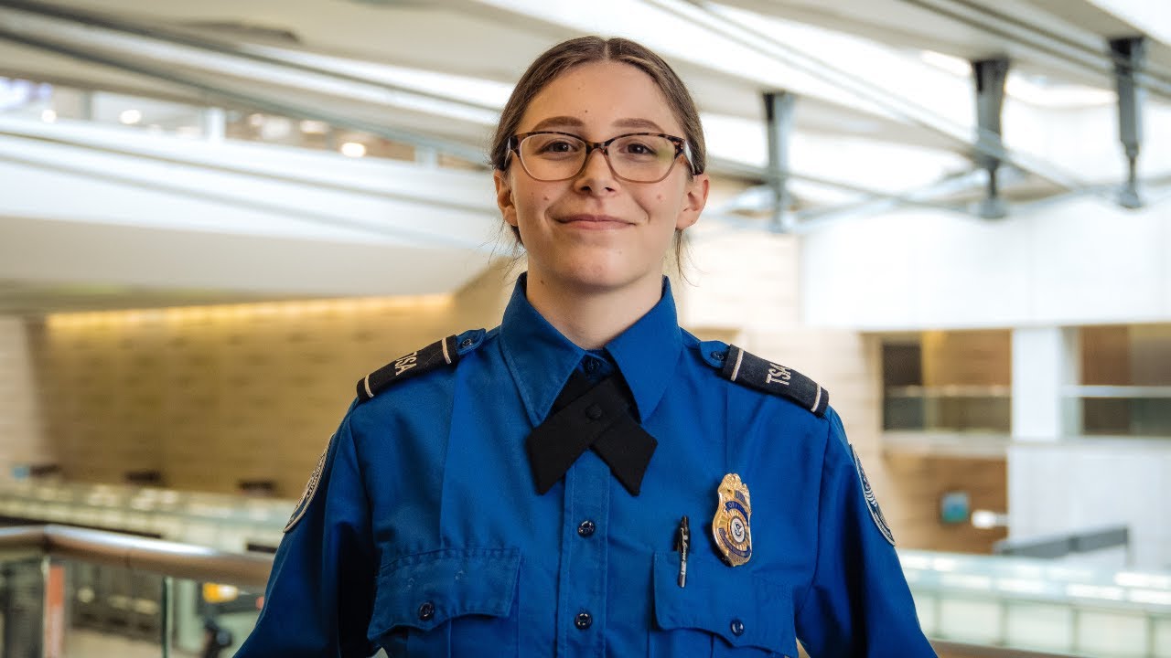 What are the duties of a TSA agent?