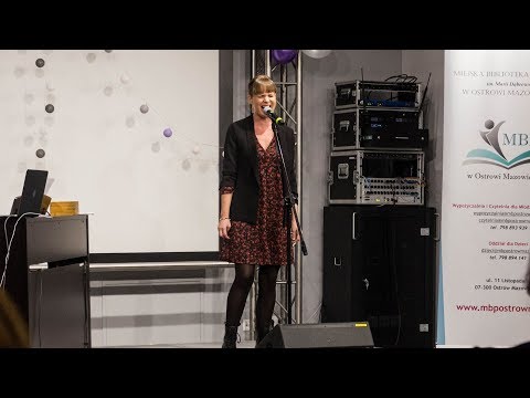 Aneta Todorczuk - recital na urodzinach patronki ostrowskiej biblioteki