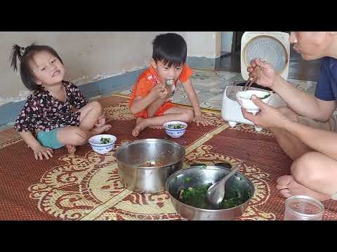 bé ăn cơm ngon nhat