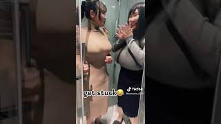 挟まっちゃった🥺助けて〜？get stuck