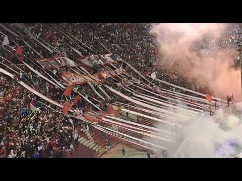 "Yo soy de la Quema, vago y atorrante" Barra: La Banda de la Quema &bull; Club: Huracán