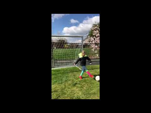 Meisjesvoetbalploeg Veldkanteva's Grimbergen tegen corona!