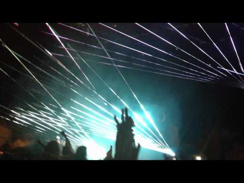 Levels - Avicii w/All By Myself - DubVision (Swedish House Mafia @ Future Music Festival Sydney)