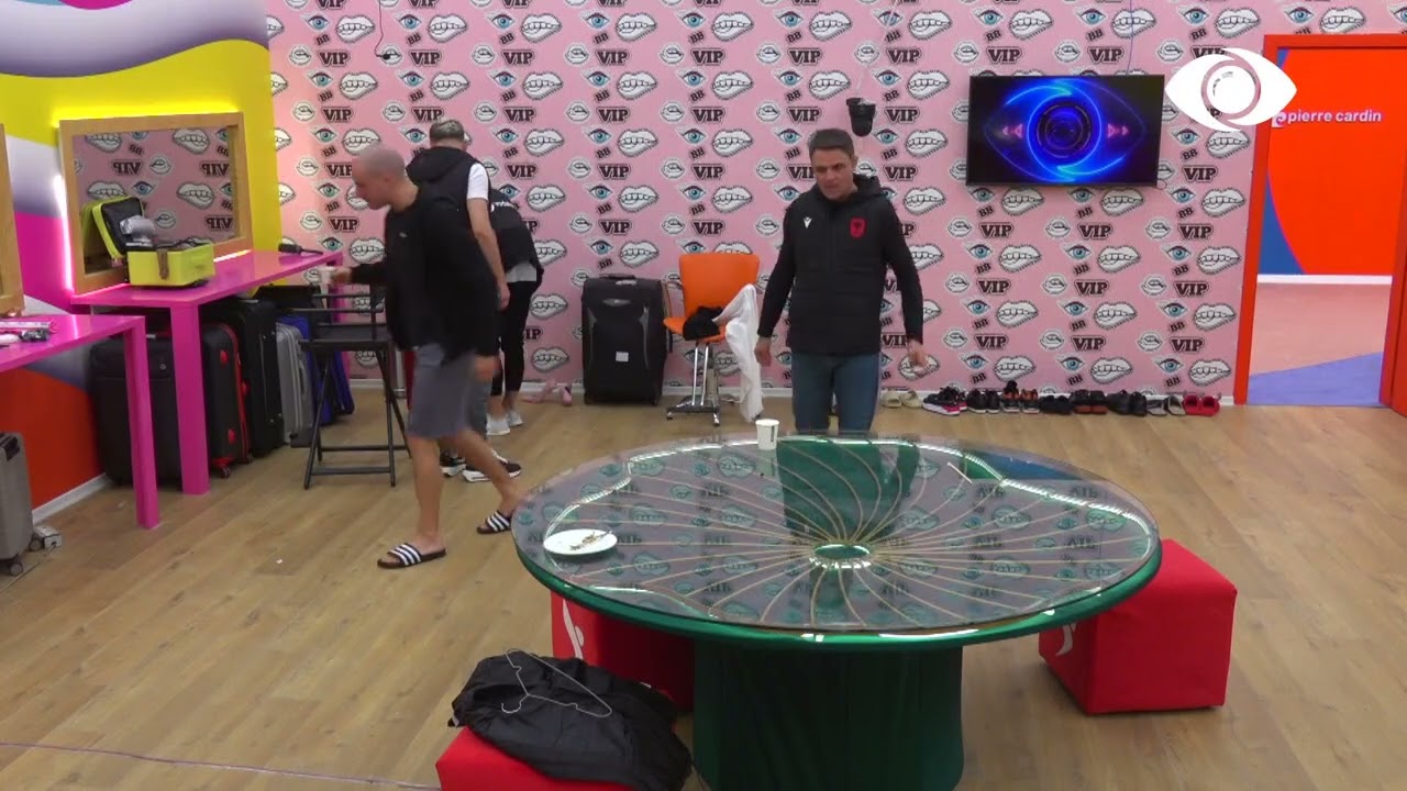 Ty doja të të kisha afër/ Olta falenderon Maestron