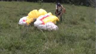preview picture of video 'Travelin' Dave Paragliding in Colombia  2009'