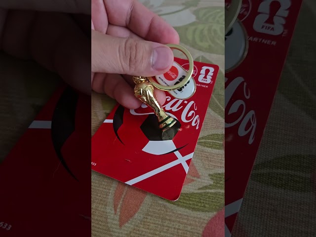 Vídeo relacionado con YIPFEN Llavero de Fútbol Bandera Nacional Copa Mundial 2026, 2 Piezas, Colgante Multicolores para Mochila, Regalo para Fans