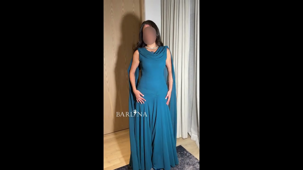 فستان بترولي مع كاب خلفي منسدل - XL