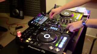 Alex Moreno testing out the new Pioneer XDJ-RX controller