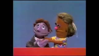 Sesame Street - I Want to Hold Your Ear (1973)