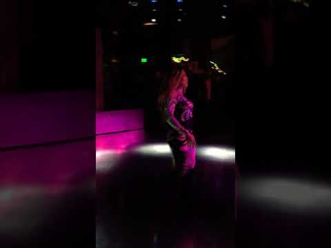 Mae moua (Veronica vega pay me ) faces night club