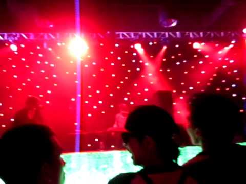 mat zo playing "around the world" by arty @ IGC