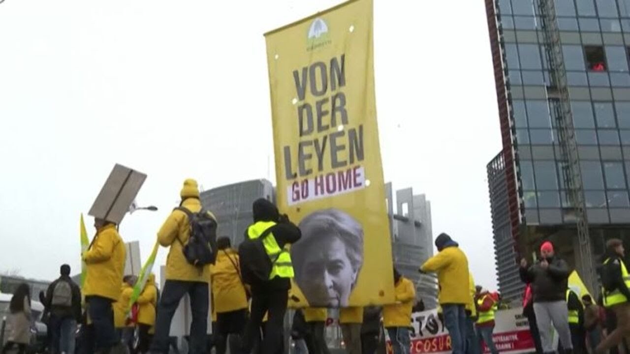 Ue-Mercosur, a Strasburgo la protesta degli agricoltori contro l'accordo