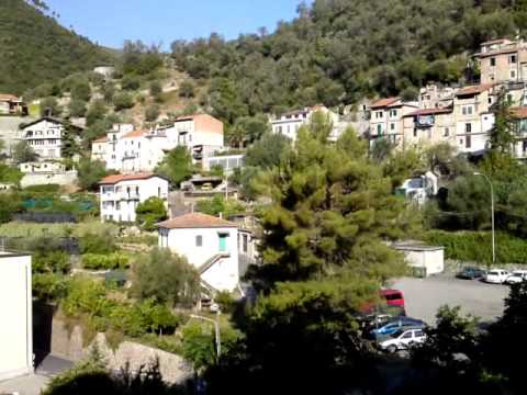 airole italy..utsikt från våran härliga altan juli 2011