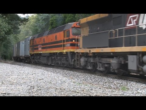 2202 on Aurizon Freight 7PM1 at Mount Lofty