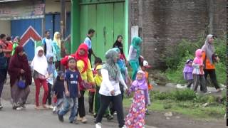 preview picture of video 'Jalan Sehat Keluarga Besar SD Aisyiyah Unggulan Gemolong bag 1'