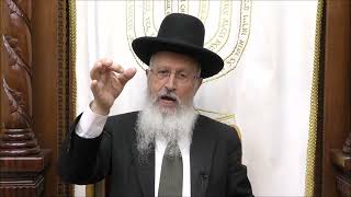 הגאון הרב אברהם יוסף שליט"א האם מותר להוליד אש ביום טוב (הערוץ של הרב אברהם יוסף) - התמונה מוצגת ישירות מתוך אתר האינטרנט יוטיוב. זכויות היוצרים בתמונה שייכות ליוצרה. קישור קרדיט למקור התוכן נמצא בתוך דף הסרטון