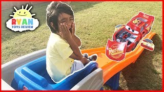CARS 3 Crazy Crash & Smash Step2 Roller Coaster Extreme Thrill Ride