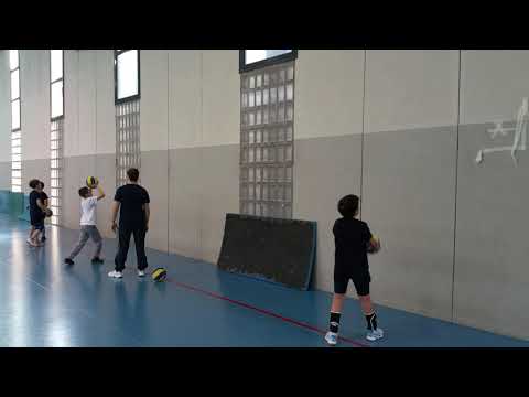 Inizio palleggio all'indietro