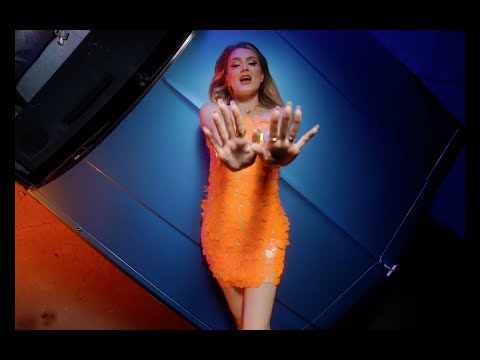 Lea Danis - Dancefloor (Official Music Video)
