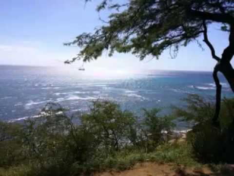 Diamond Head beach lookout with Liana and Lianne. On our way to Rainbows drive inn.
