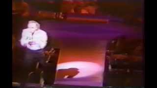 Neil Diamond - &quot;Red Red Wine&quot; Live 1992 (Reggae version)