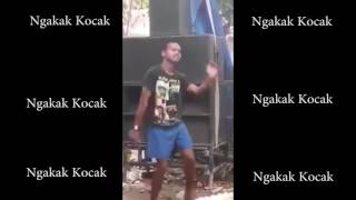Download lagu [Ngakak Kocak]#1 Video orang gila joget dangdut yang sedang viral...asli bikin ngakak mp3